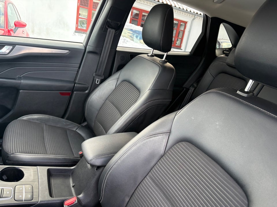 Ford Kuga 2,5 HEV Titanium X CVT 5d