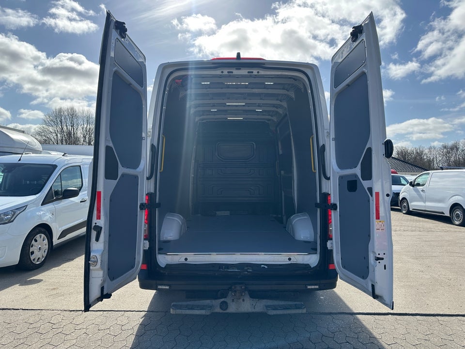 VW Crafter 35 2,0 TDi 177 Kassevogn L3H2 RWD