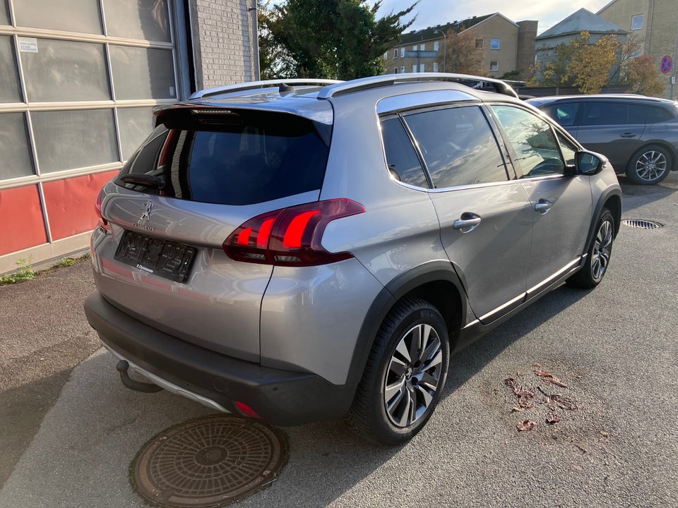 Peugeot 2008 1,2 e-THP 110 Selection Sky 5d