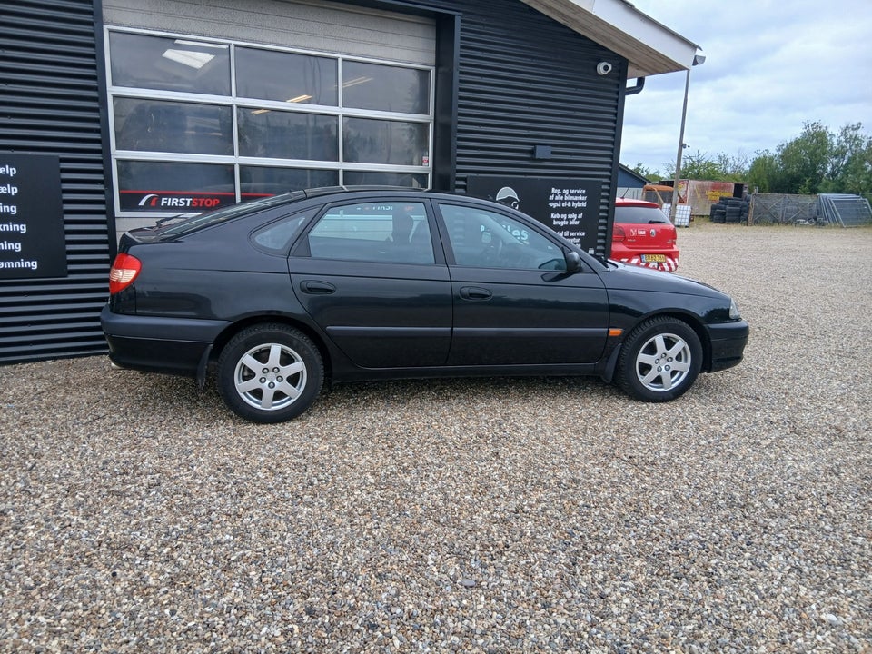 Toyota Avensis 1,8 VVT-i Terra 5d