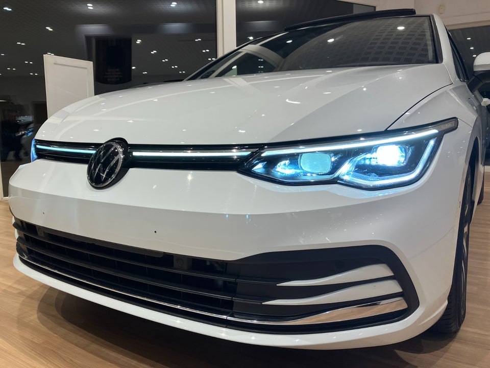 VW Golf VIII 1,4 eHybrid DSG 5d