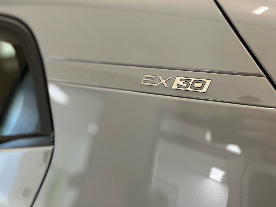 Volvo EX30 Standard Range Core 5d