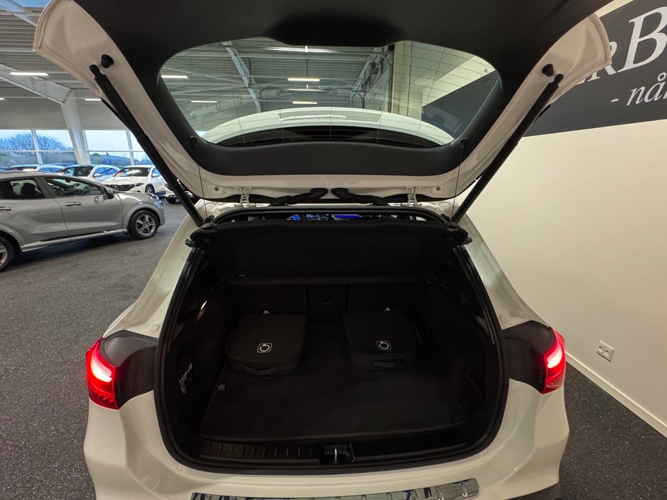 Mercedes EQA300 Progressive 4Matic 5d