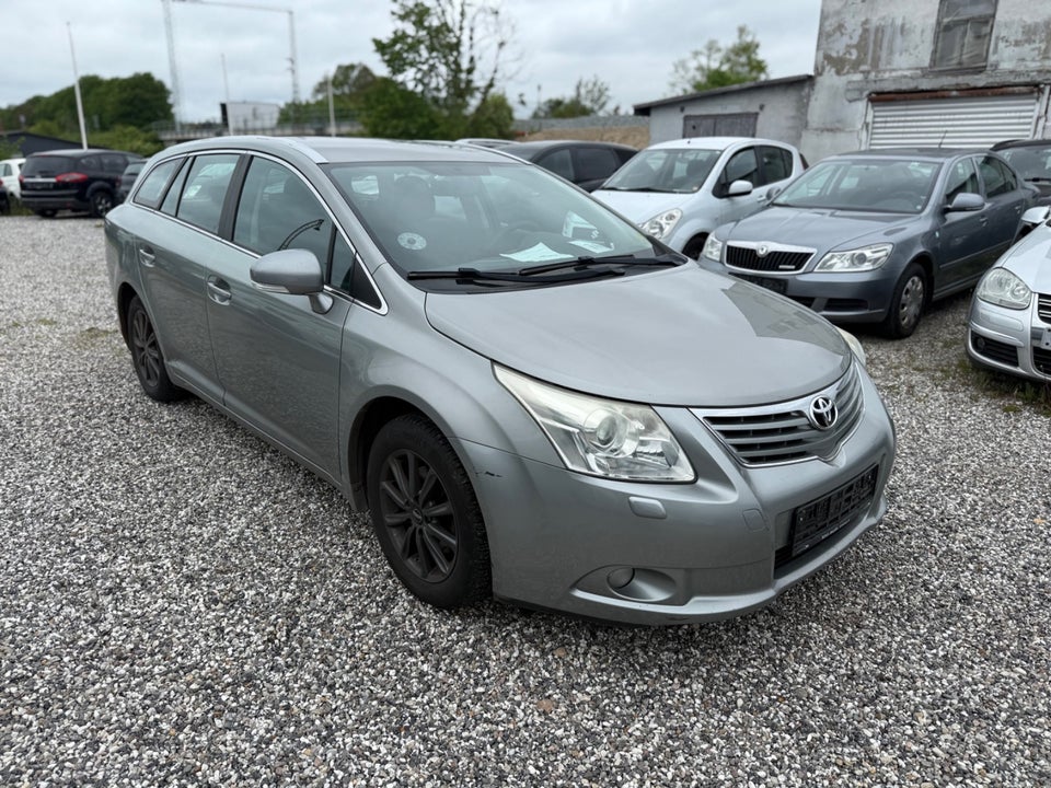 Toyota Avensis 1,6 VVT-i T1 stc. 5d
