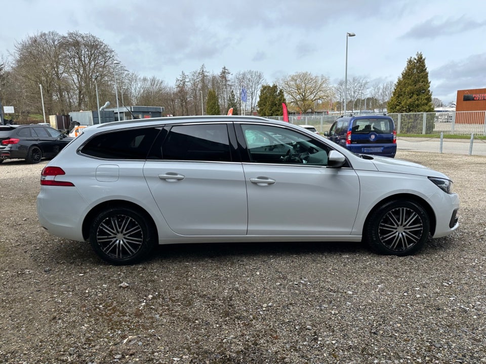 Peugeot 308 1,2 PureTech 130 Selection Sky SW 5d