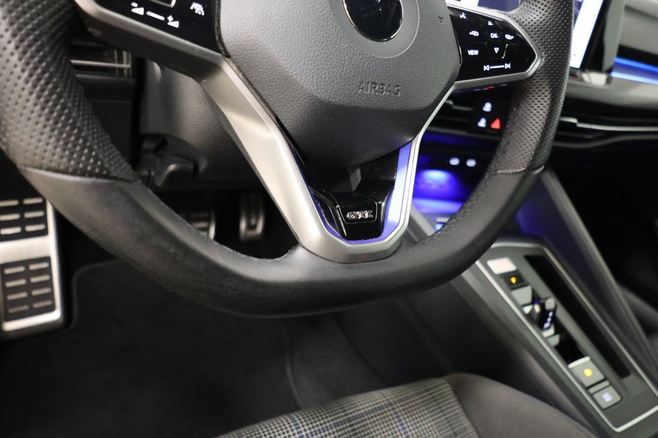 VW Golf VIII 1,4 GTE DSG 5d