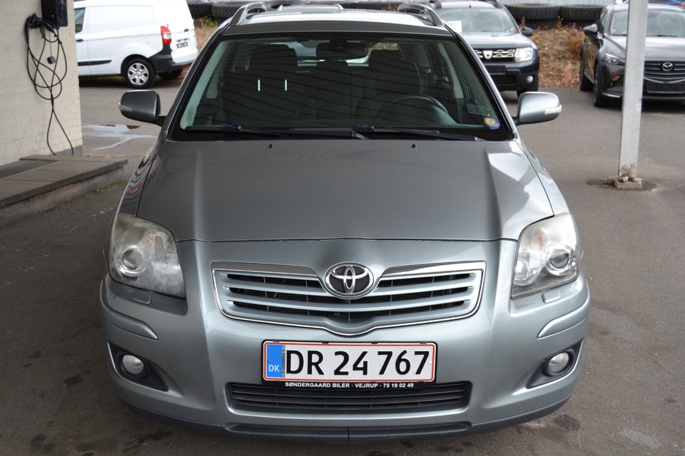 Toyota Avensis 2,0 VVT-i Executive stc. 5d