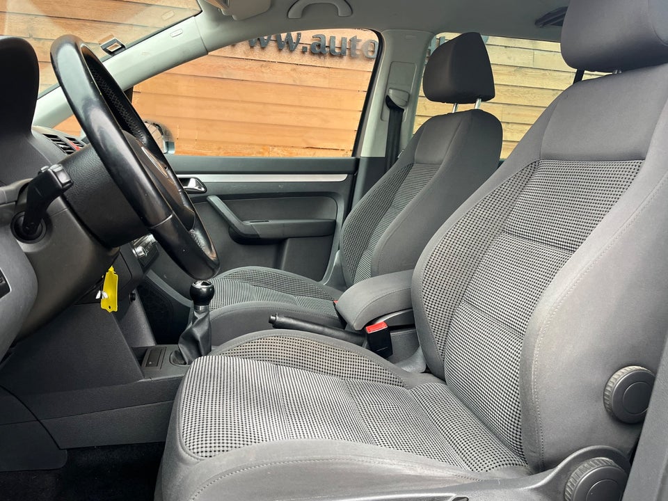 VW Touran 2,0 TDi 140 Trendline Van 5d