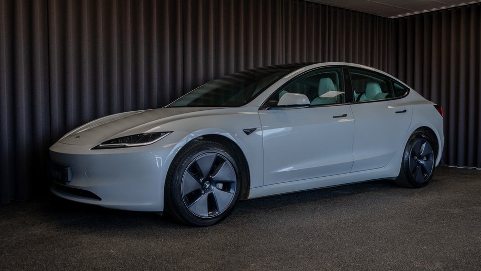 Tesla Model 3 RWD 4d