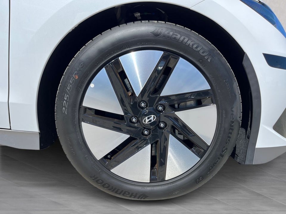 Hyundai Ioniq 6 77 Core 4d