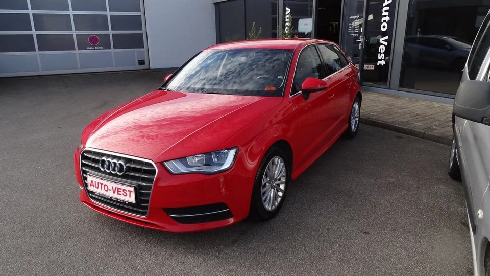 Audi A3 1,6 TDi 110 Ultra Attraction Sportback 5d