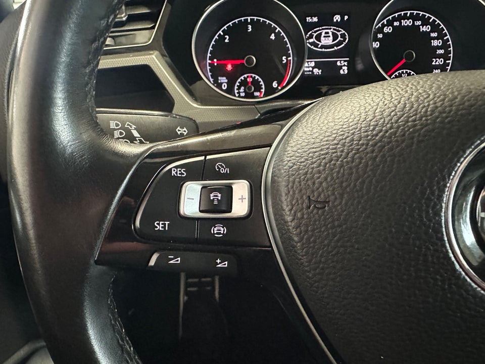 VW Touran 2,0 TDi 150 IQ.Drive DSG Van 5d