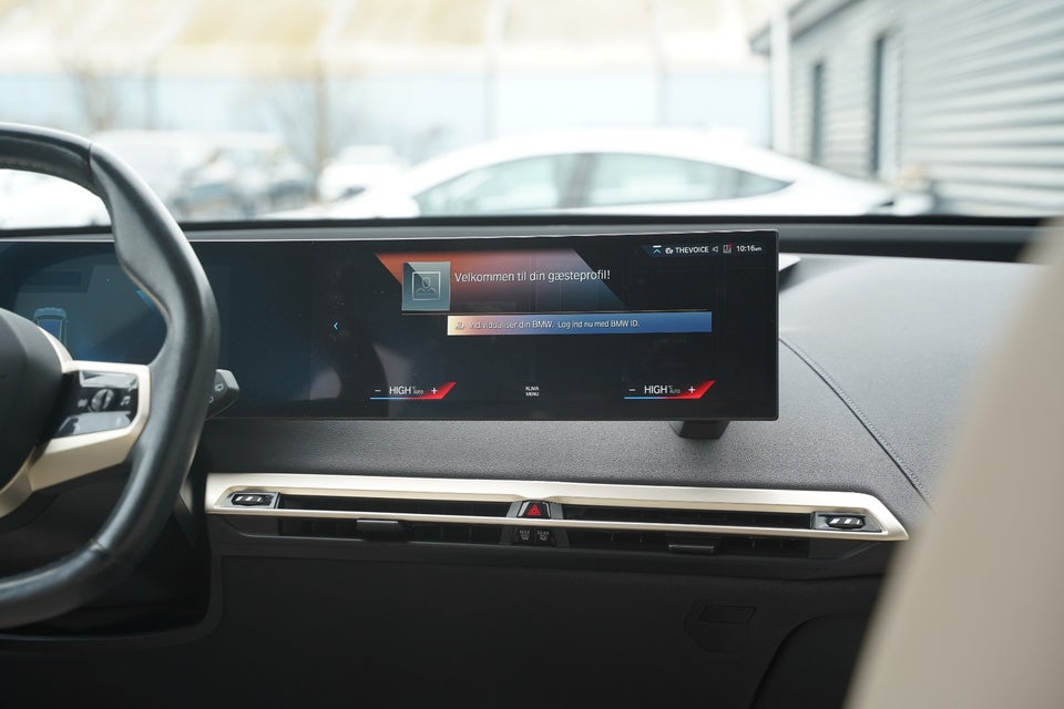 BMW iX xDrive40 Sport 5d