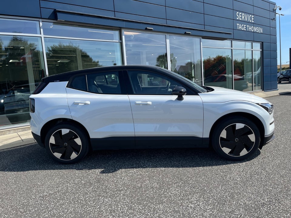 Volvo EX30 Extended Range Plus 5d