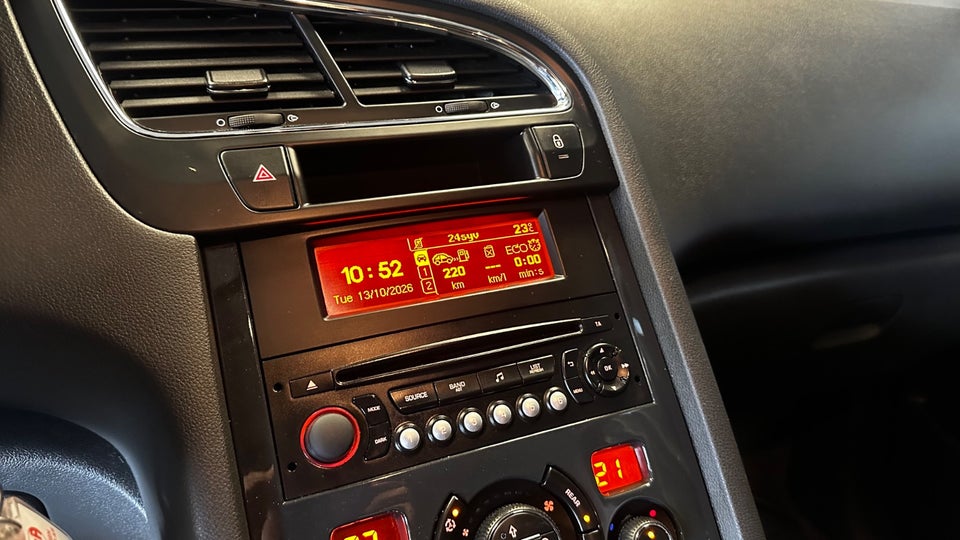 Peugeot 5008 1,6 BlueHDi 120 Style 7prs 5d