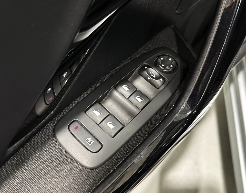 Peugeot 208 1,6 BlueHDi 100 Allure Sky 5d