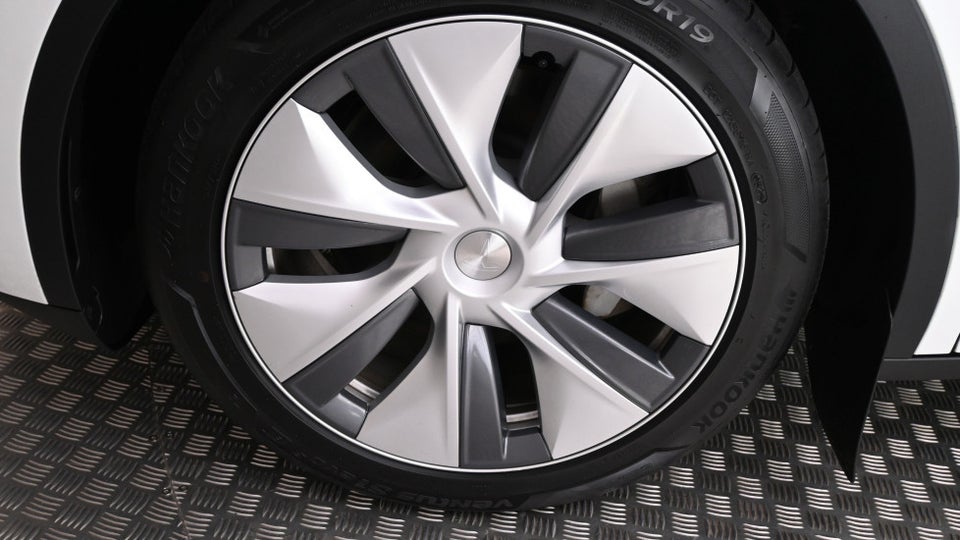 Tesla Model Y Long Range AWD 5d