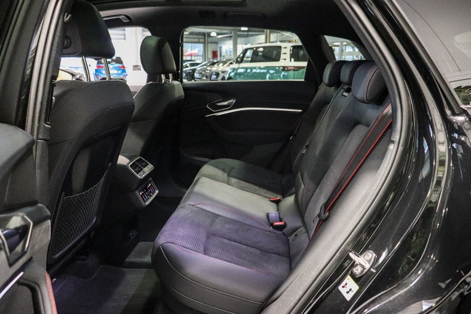 Audi Q8 e-tron 55 S-line quattro 5d