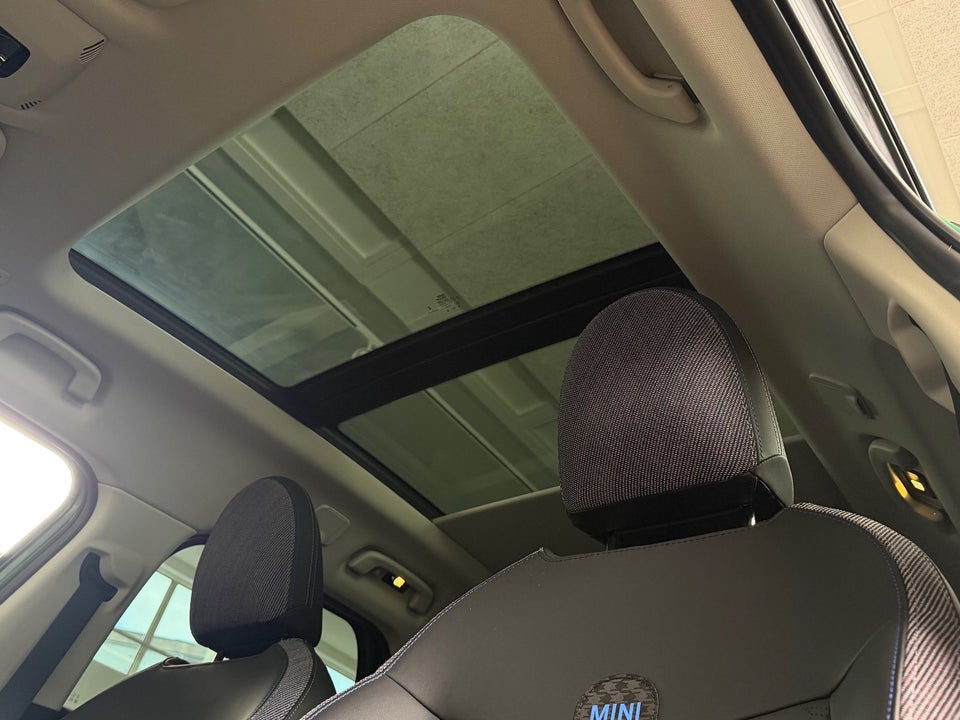 MINI Countryman E Essential Trim XS 5d
