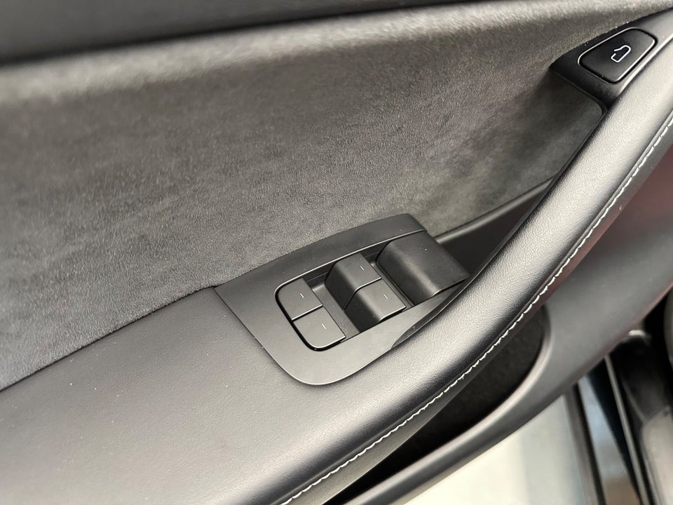 Tesla Model Y Long Range AWD 5d