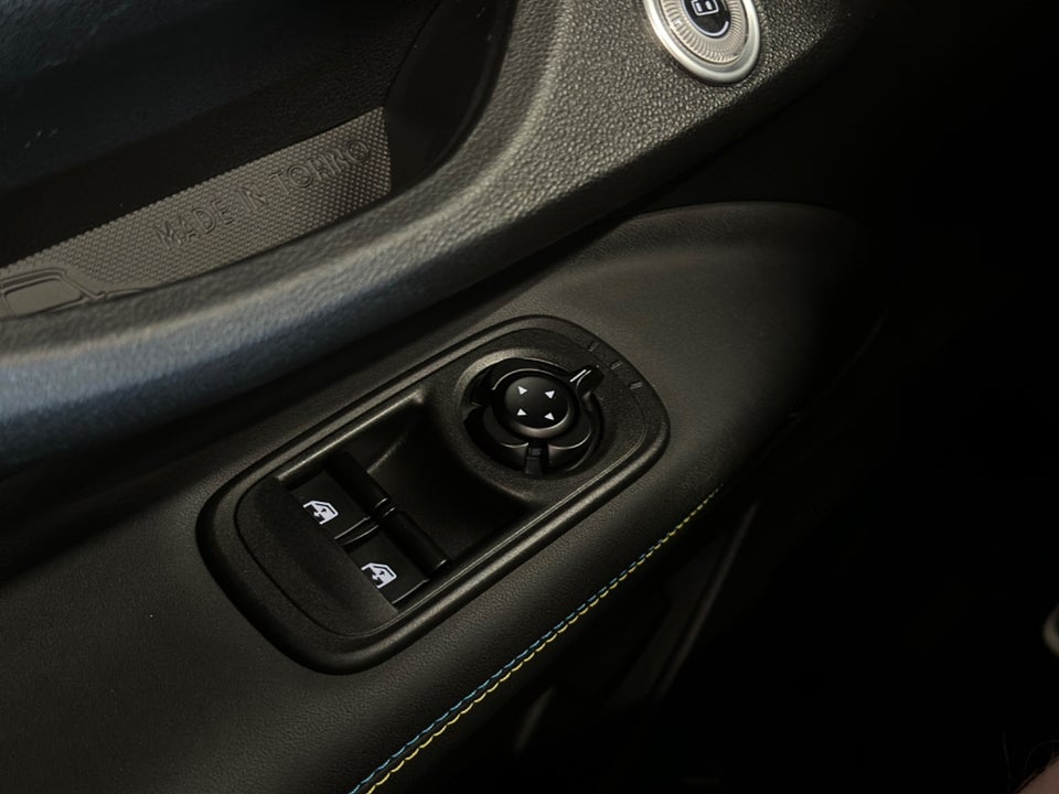 Abarth 500e Scorpionissima Cabrio 2d