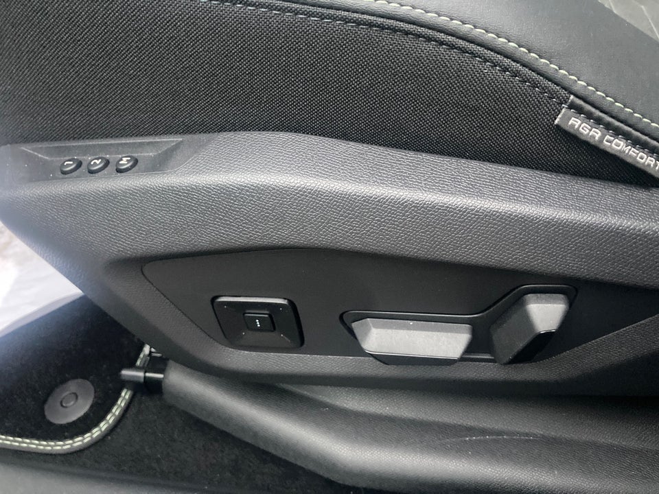 Peugeot e-3008 77 GT Pack 5d