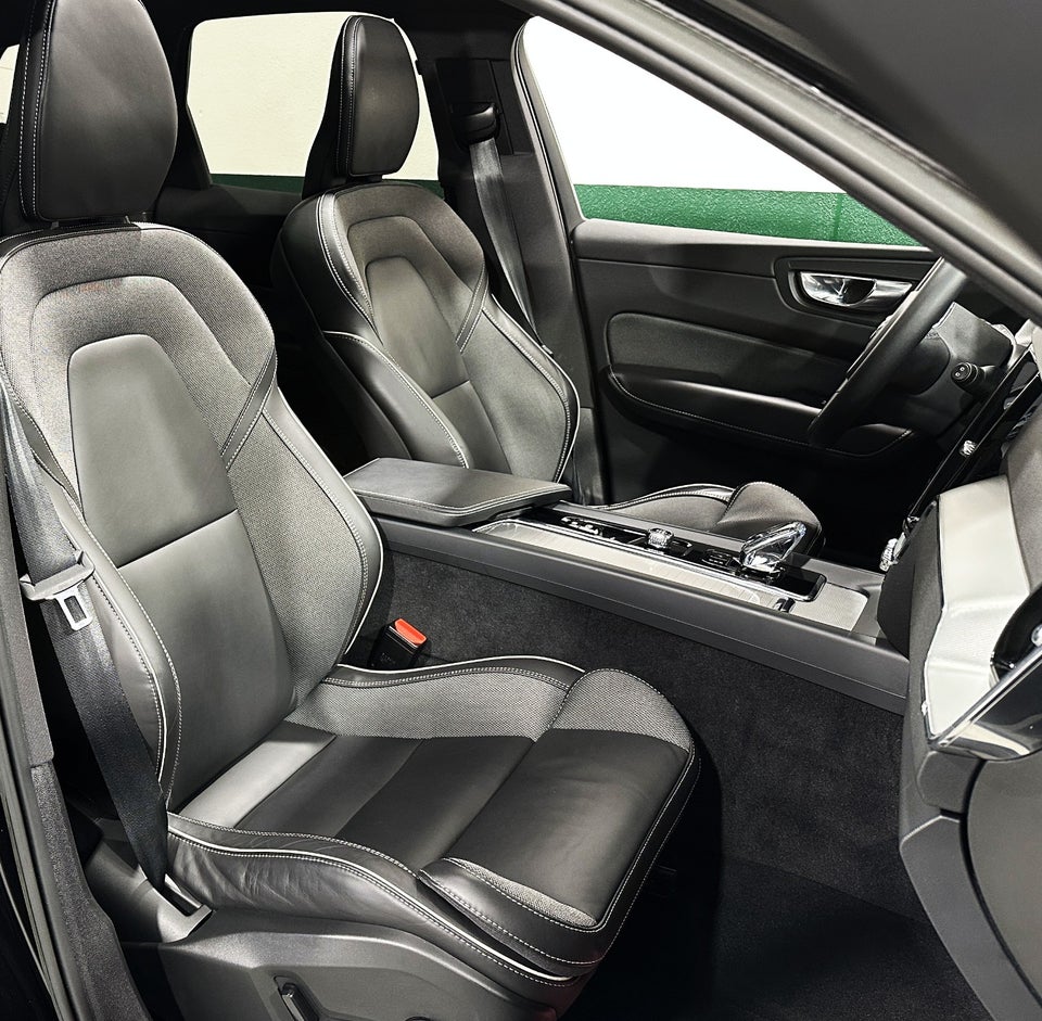 Volvo XC60 2,0 T6 ReCharge Plus Dark aut. AWD 5d