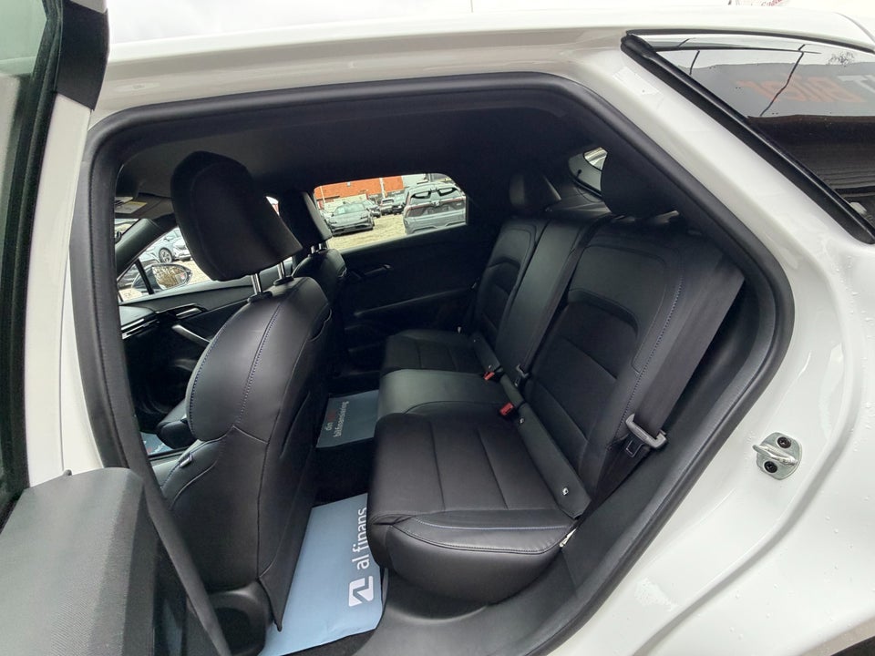 MG MG4 64 Luxury 5d