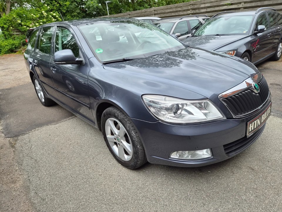 Skoda Octavia 1,6 TDi 105 Ambiente Combi 5d
