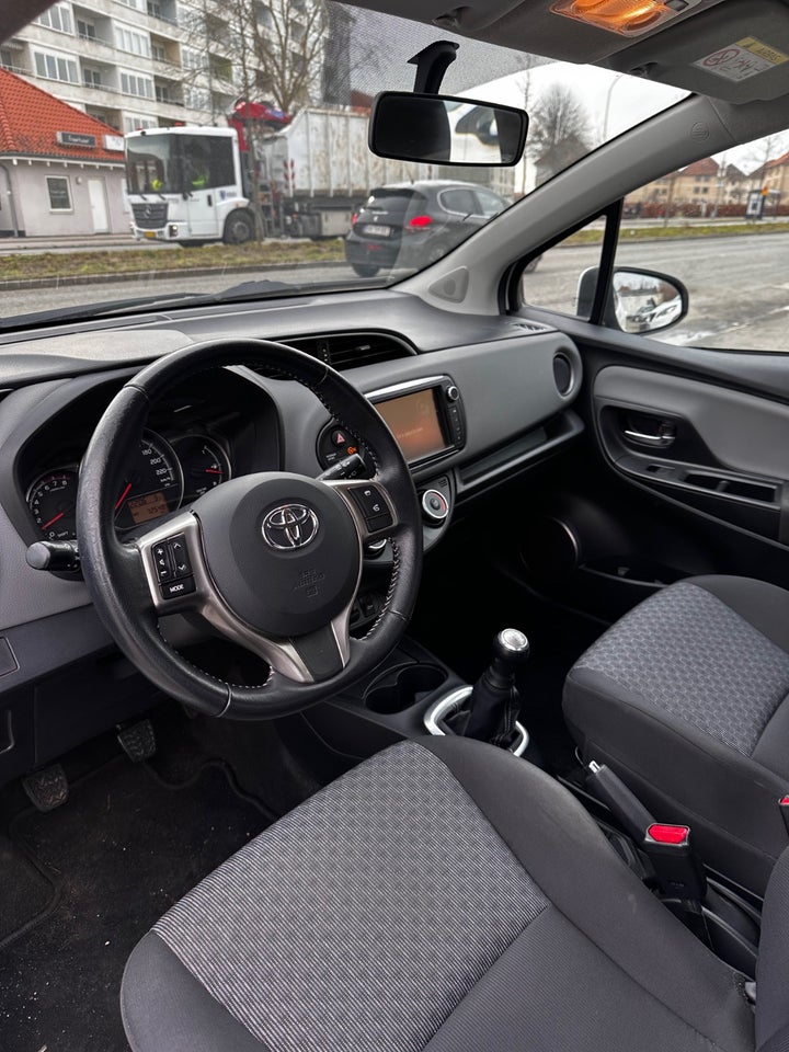 Toyota Yaris 1,0 VVT-i T2 Komfort 5d