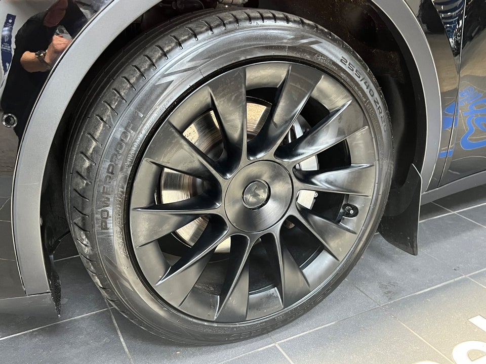 Tesla Model Y Long Range AWD 5d