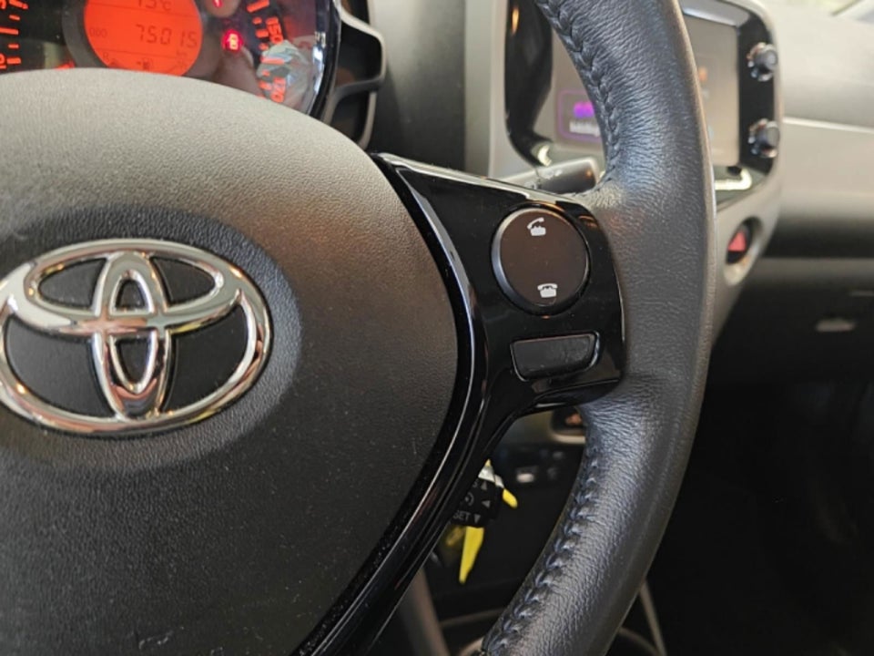 Toyota Aygo 1,0 VVT-i x-play 5d