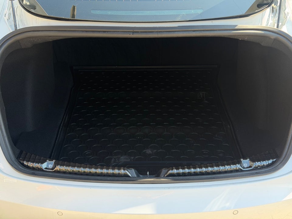 Tesla Model 3 Standard Range+ RWD 4d