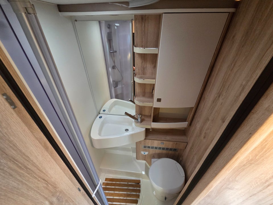 Euramobil T676 EB 2,0 CDi aut. 3d