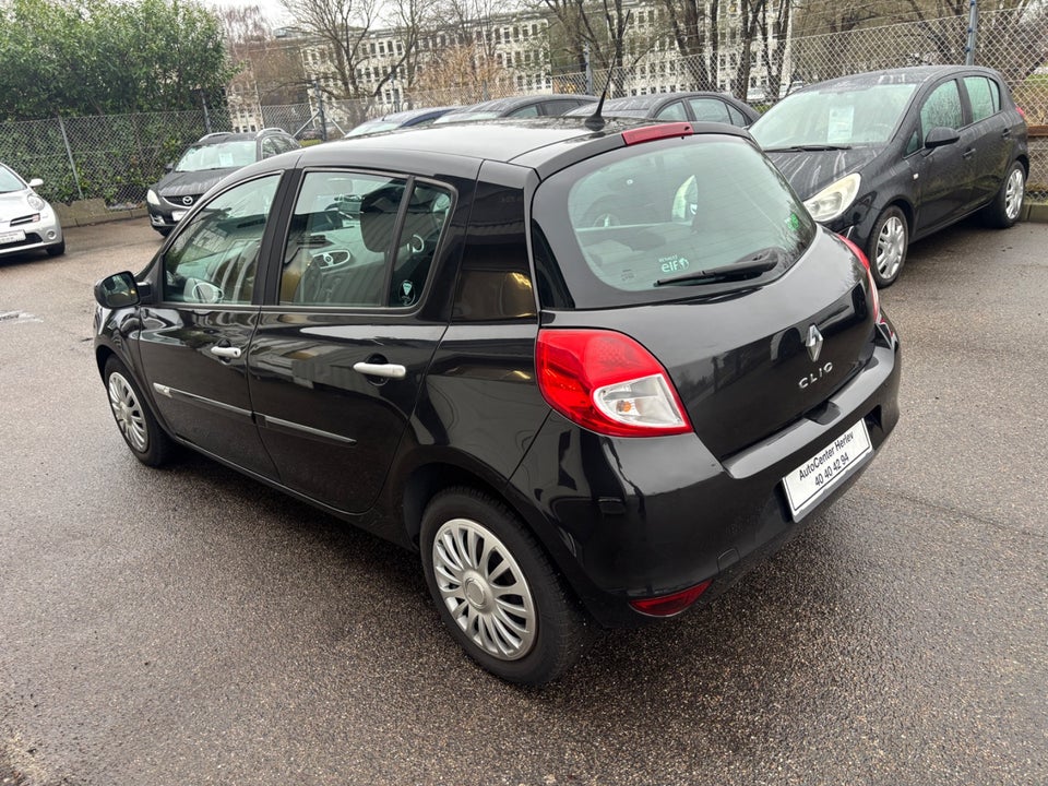 Renault Clio III 1,2 16V Authentique 5d