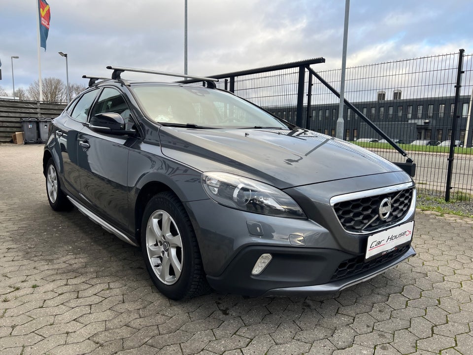 Volvo V40 CC 1,6 D2 115 Summum 5d