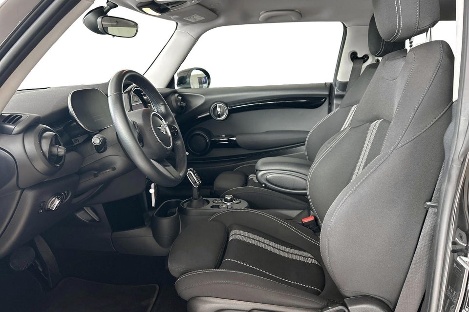 MINI Cooper SE Essential 3d