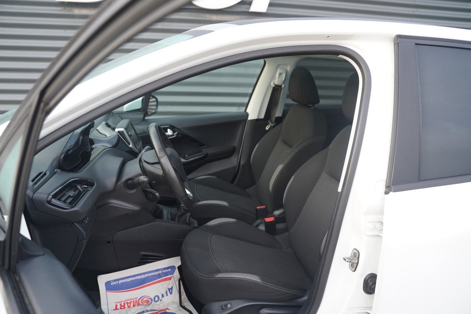 Peugeot 208 1,6 BlueHDi 100 Envy Sky 5d