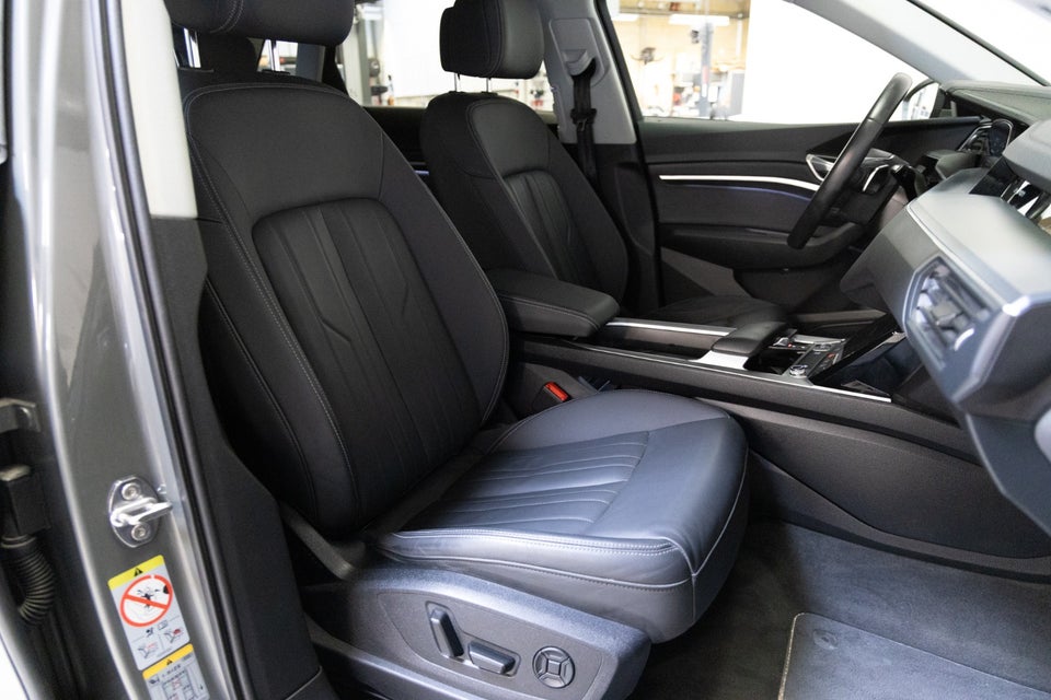 Audi Q8 e-tron 50 quattro 5d