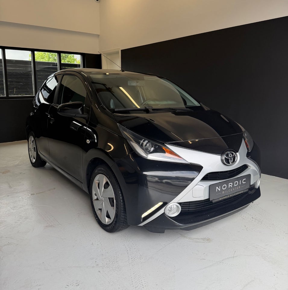 Toyota Aygo 1,0 VVT-i x-black 5d