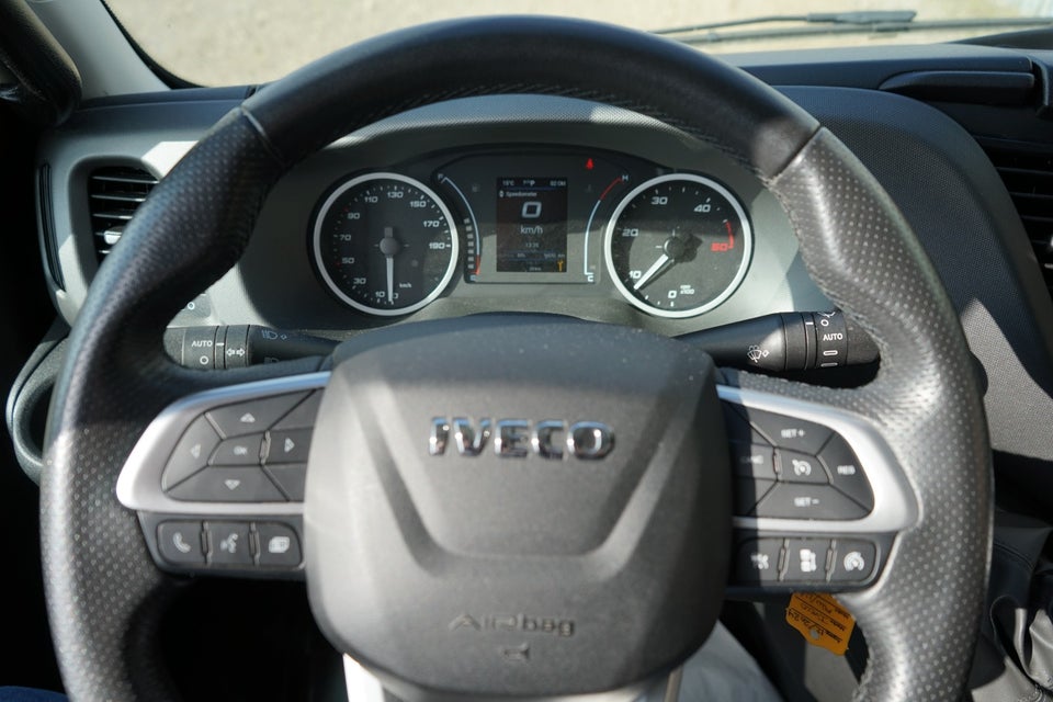 Iveco Daily 3,0 35S18 4100mm Box m/lift AG8