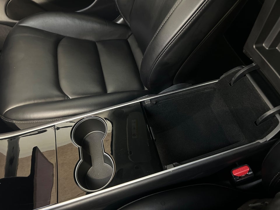 Tesla Model 3 Long Range AWD 4d