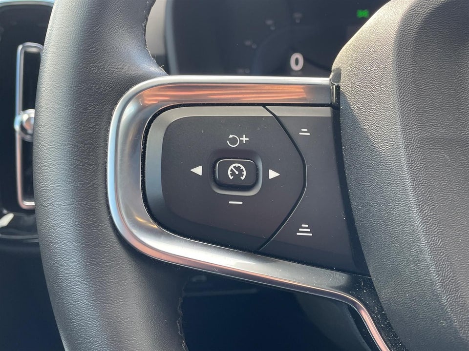 Volvo EC40 Extended Range Black Edition 5d