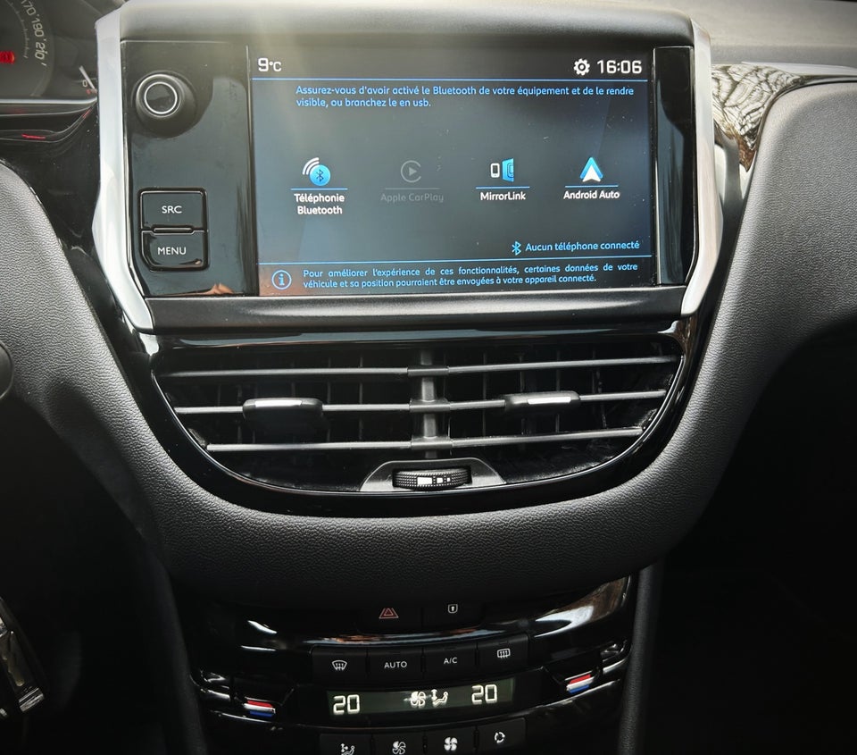 Peugeot 208 1,5 BlueHDi 100 Signature Sky 5d