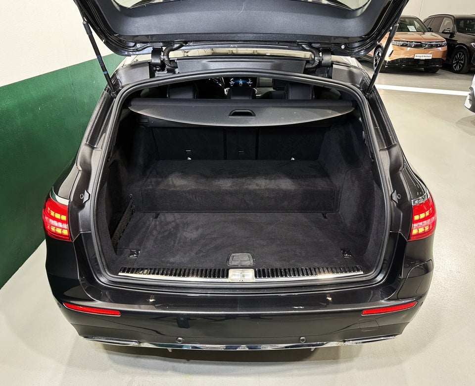 Mercedes E300 de 2,0 AMG Line stc. aut. 5d