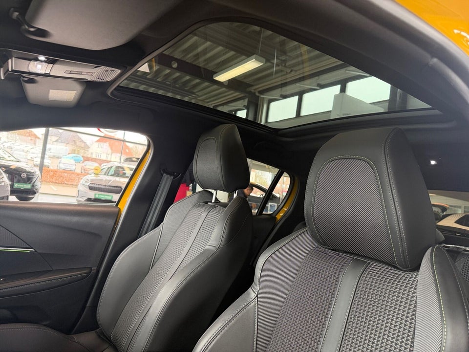 Peugeot e-208 50 GT 5d