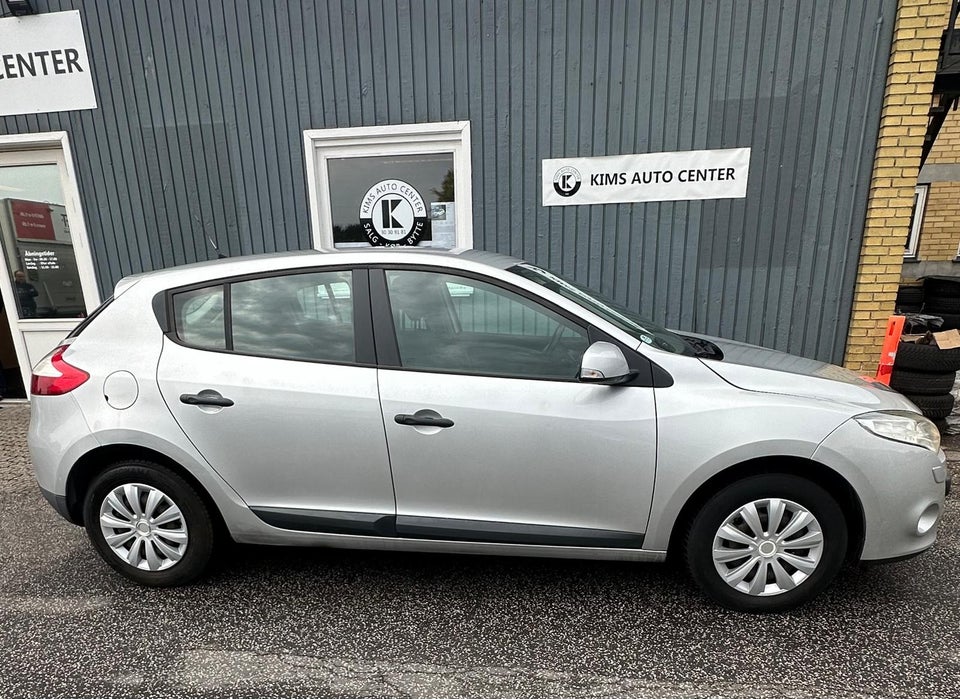 Renault Megane III 1,6 100 Authentique 5d