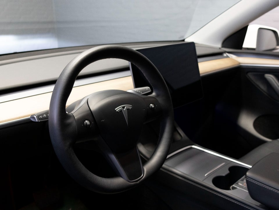 Tesla Model Y Long Range AWD 5d