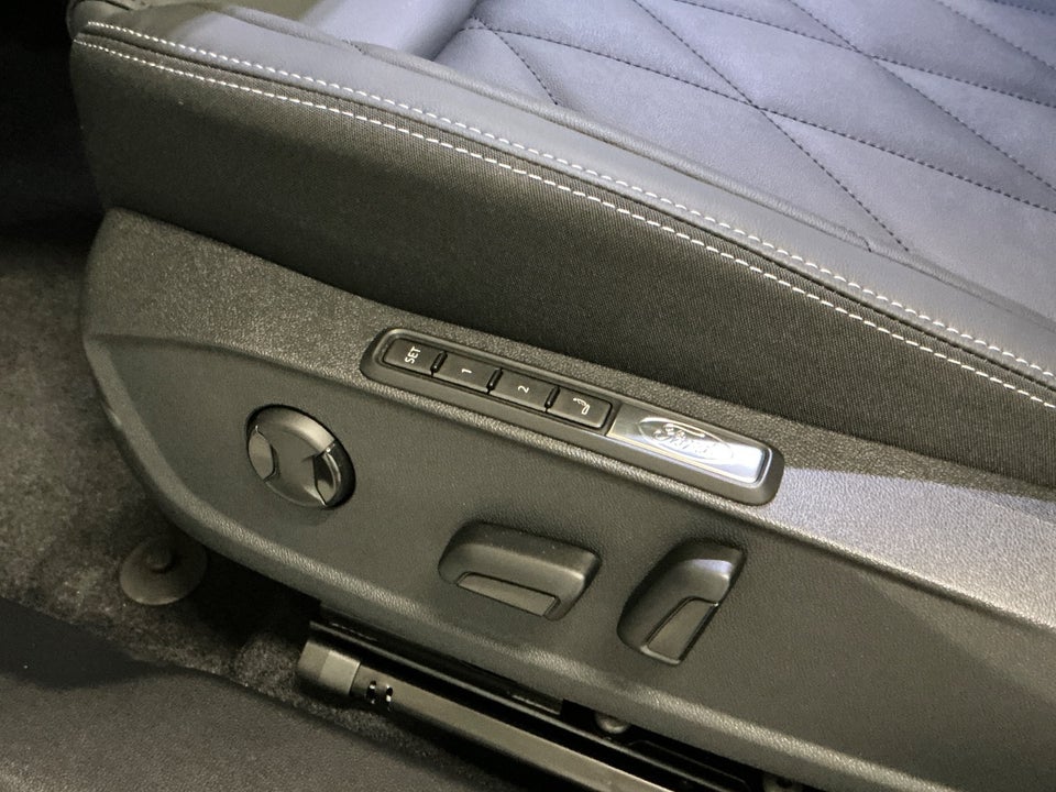 Ford Explorer 77 Premium Extended Range 5d