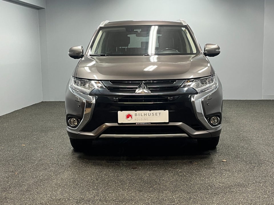 Mitsubishi Outlander 2,0 PHEV Instyle CVT 4WD 5d